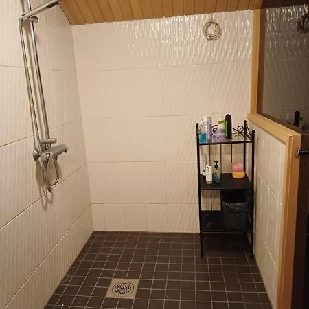 Δωμάτια σε οικογενειακή κατοικία Vinttikammari Jyväskylä